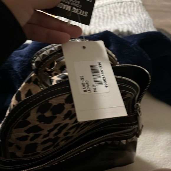 I’m trying to sale 4 bags two with tags two used - Picture 7 of 10